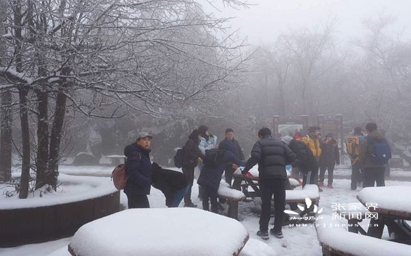 1月11日，天門山頂冰雪世界 覃遵偉攝_副本_副本.jpg