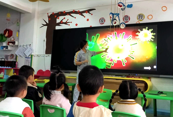 武陵源區(qū)索溪中心幼兒園開展預(yù)防新冠肺炎主題課程.jpg